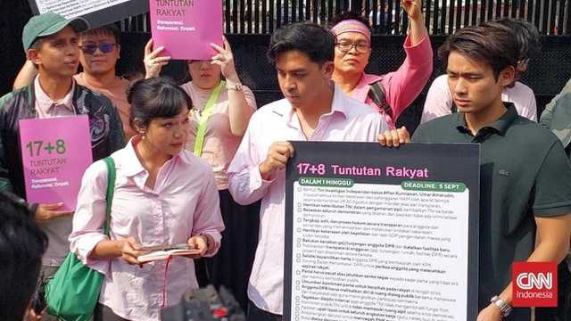 Koalisi Sipil & Mahasiswa Desak DPR Penuhi Tuntutan Demo, Influencer Ikut Aksi