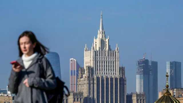 Rusia Batasi WhatsApp & Telegram, Dorong Aplikasi 'Max' di Tengah Sensor Internet Ketat