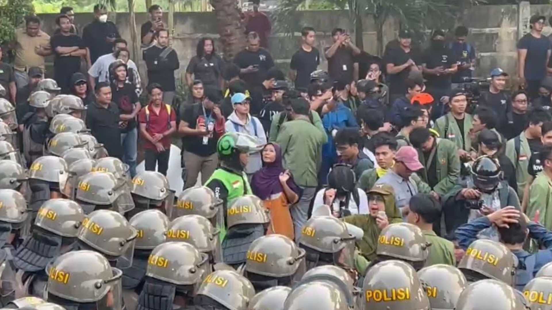 Emak-Emak Sindir Keras Uya Kuya & Eko Patrio: Kalian Pantasnya Pelawak!