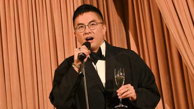 Bowen Yang tetap di SNL, Lorne Michaels: "Masih banyak yang harus dilakukan"