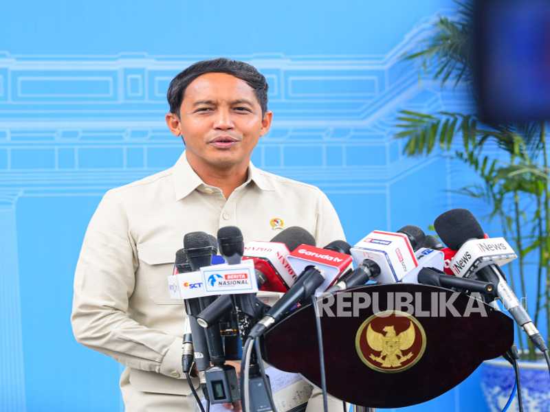 Heboh Foto Main Domino dengan Eks Pembalak Liar, Menhut Raja Juli: Saya Tidak Kenal
