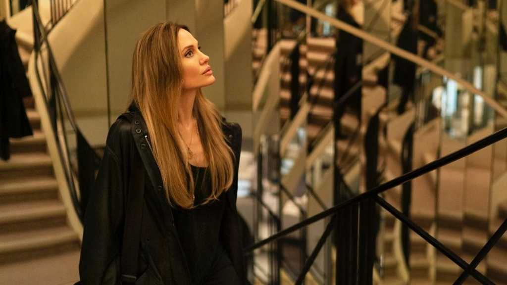 Angelina Jolie hadir di Festival San Sebastián, perkenalkan film "Couture"
