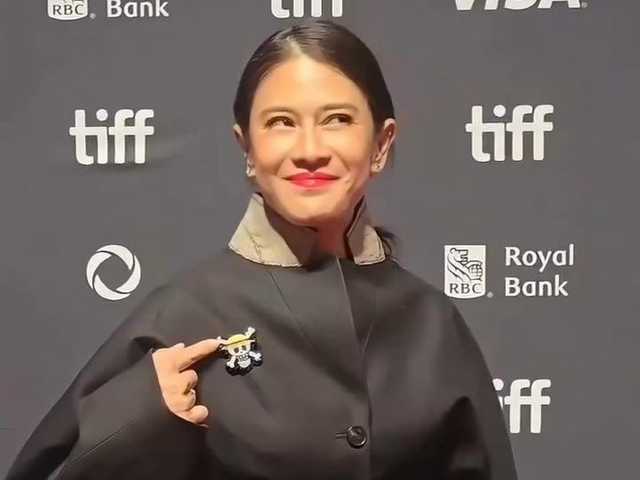 Dian Sastro Curi Perhatian di TIFF 2025 dengan Pin One Piece