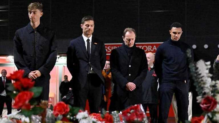 Alexander-Arnold Kembali ke Anfield, Beri Penghormatan Haru untuk Jota