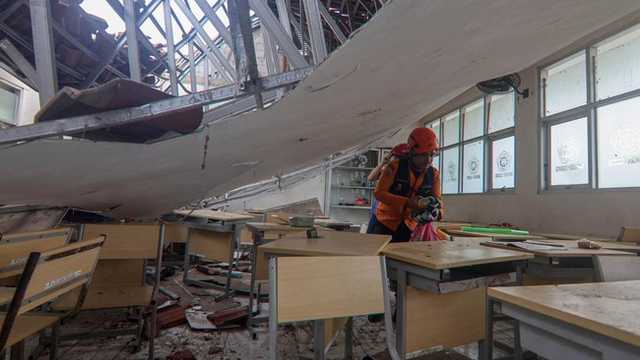 Atap SMKN 1 Gunung Putri Ambruk, Puluhan Siswa Luka Diterjang Angin