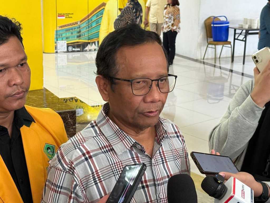 Mahfud MD Tolak Keras Pembubaran DPR: Bahaya Besar Demokrasi!