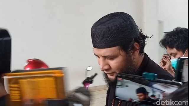 Ammar Zoni Jual Narkoba di Penjara: Sidang Perdana Ungkap Modus Komunikasi