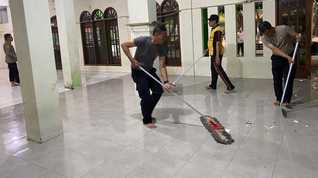 Polisi Perbaiki Masjid SMA 72 Usai Ledakan, Wujud Solidaritas