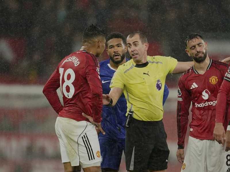 Manchester United Kalahkan Chelsea 2-1, Casemiro Diganjar Kartu Merah