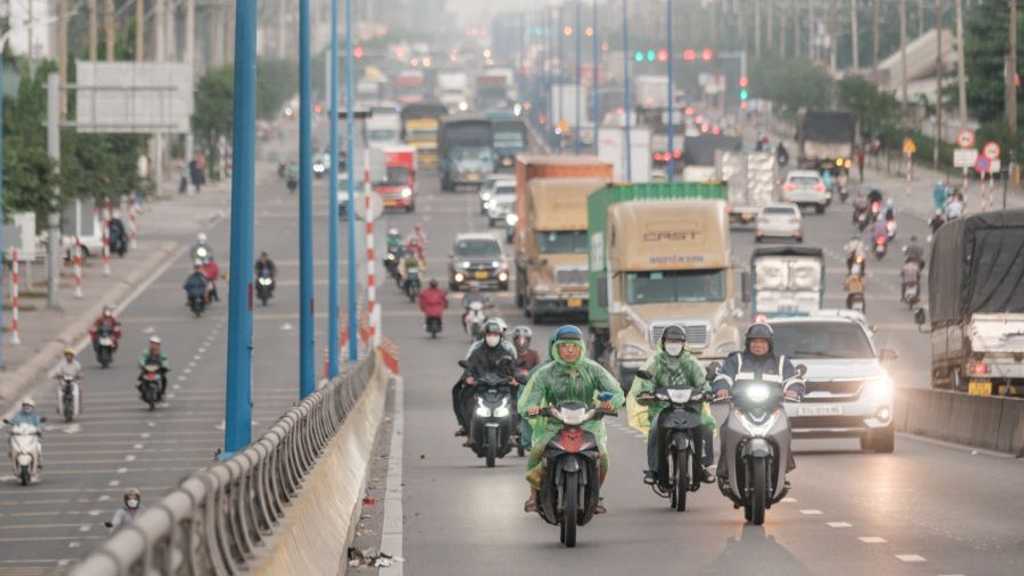 Badai Tropis Bualoi paksa Vietnam tangguhkan operasi empat bandara pesisir
