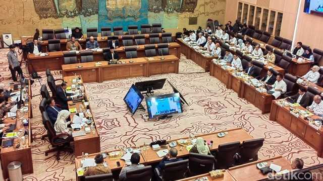 Negara Butuh Dana Besar, Target PNBP ESDM Tetap Rp254 T Meski Harga Komoditas Anjlok