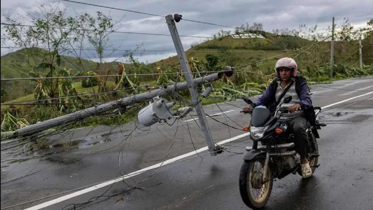 Topan Super Fung-wong Terjang Filipina, Empat Orang Tewas
