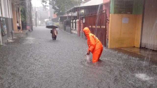 Banjir Terjang 35 RT di Jaksel, Ketinggian Air Capai 70 Cm
