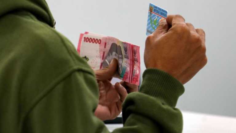 Terpopuler Ekonomi: Cek Bansos PKH hingga Gaji Satpol PP