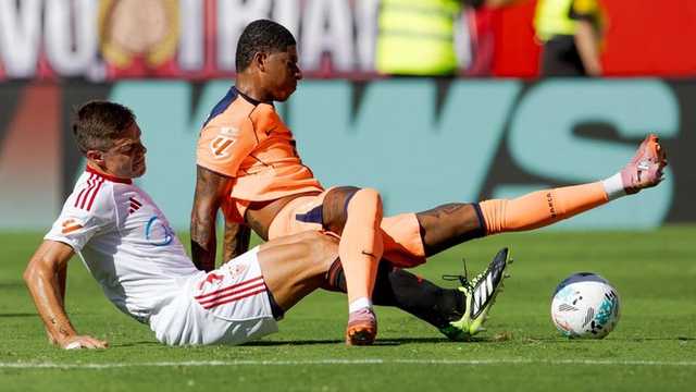 Flick Akui Babak Pertama Buruk, Barcelona Dibantai Sevilla 1-4