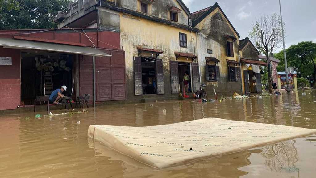 Banjir Vietnam Tengah: 35 Nyawa Melayang, Kota Warisan UNESCO Terendam