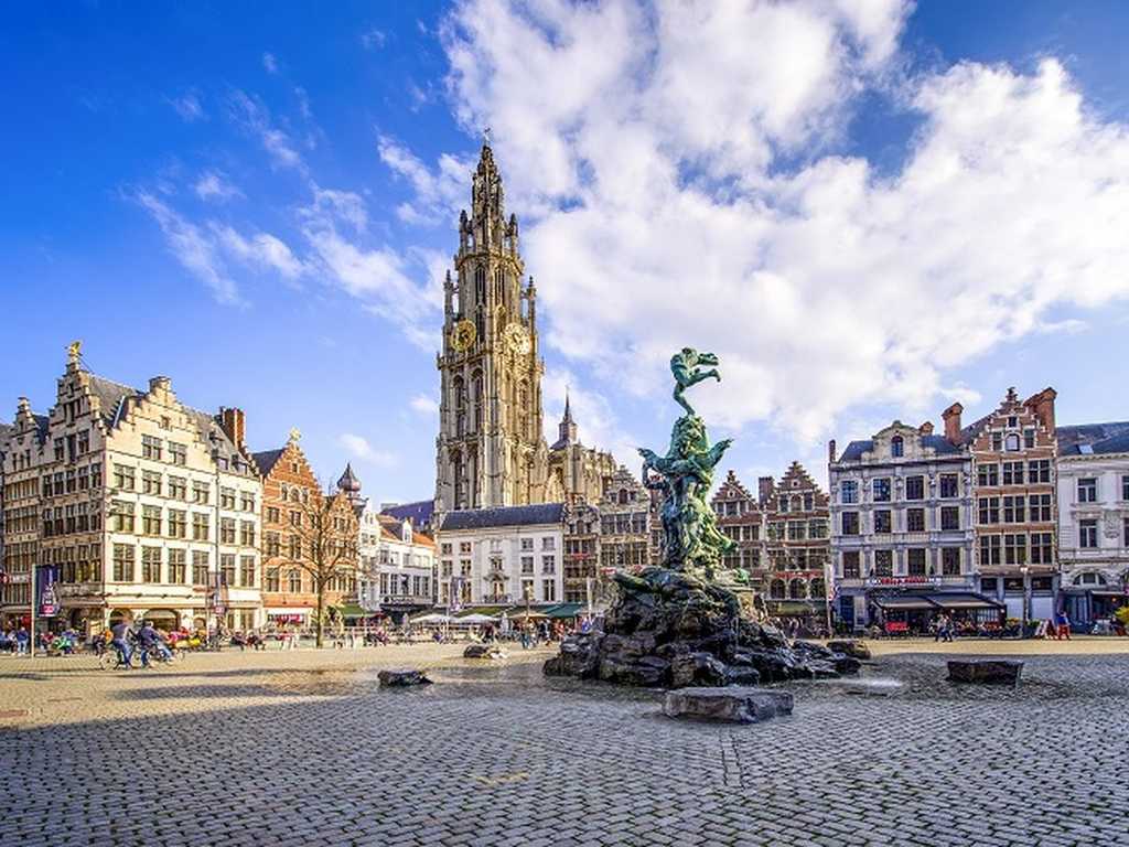 Menhan Belgia: Moskwa Rata Tanah Jika Rusia Serang Brussels