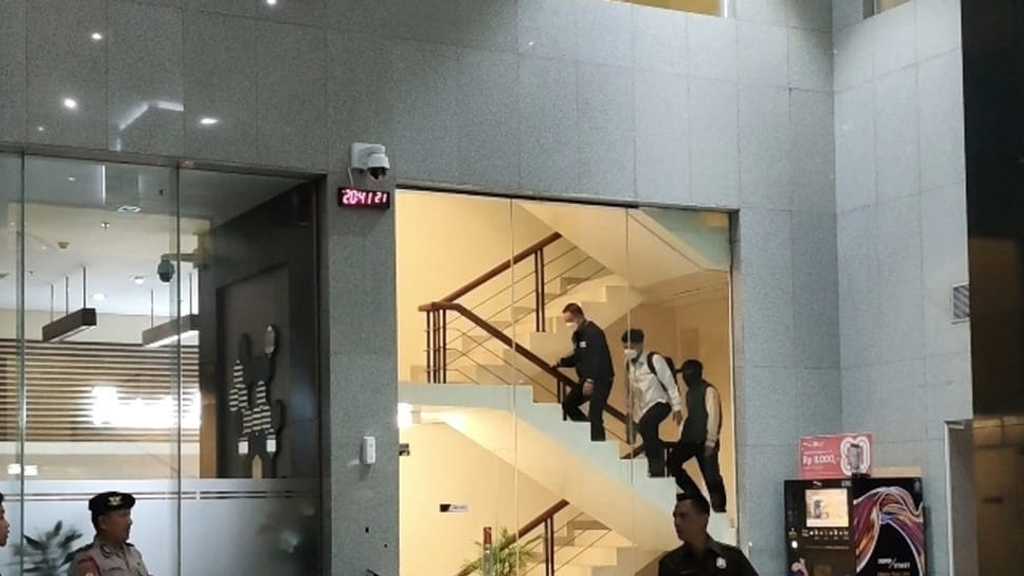 Search image article