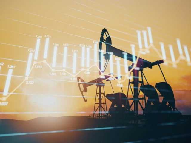 Harga Minyak Dunia Anjlok, Pasar Dibayangi Surplus dan Sanksi Rusia