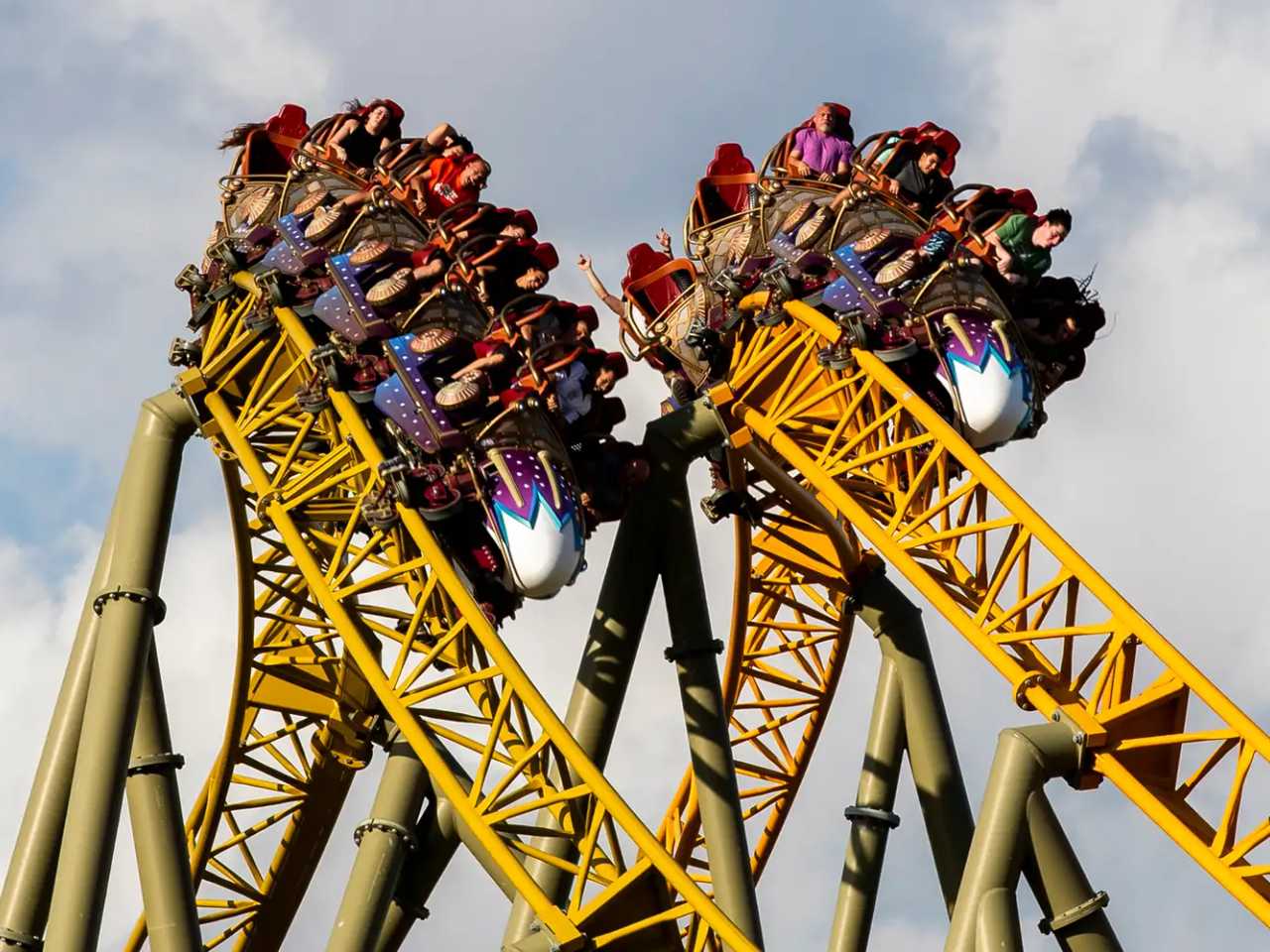 Pengunjung meninggal setelah naik roller coaster baru Universal Epic Universe