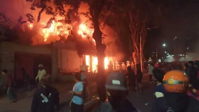 Polri Tangkap 3.195 Demonstran, 55 Tersangka, 1 Mahasiswa Tewas Akibat Demo Ricuh