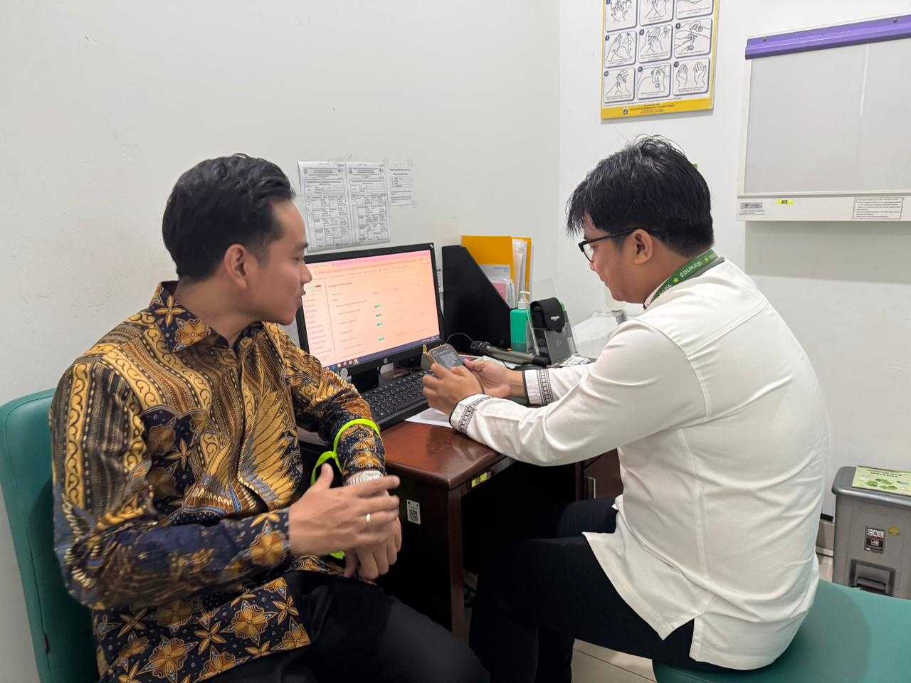 Wapres Gibran Rasakan Langsung Cek Kesehatan Gratis di Puskesmas