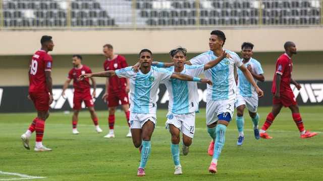 VAR Kontroversial Warnai Kekalahan Dramatis Semen Padang 1-2 dari PSBS Biak