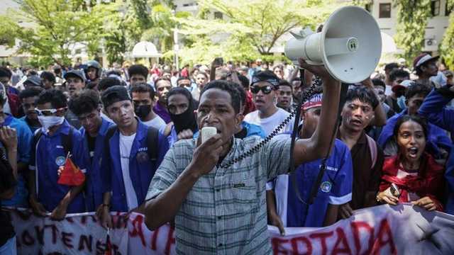 Mahasiswa Timor Leste bentrok dengan polisi soal mobil baru DPR
