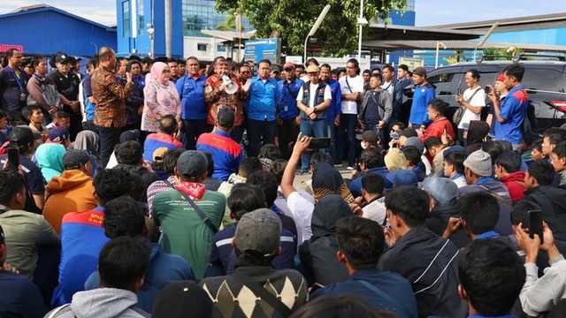 PHK Michelin Batal, Ratusan Buruh Kembali Bekerja