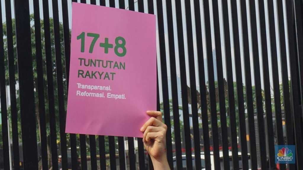 Gerakan 'Brave Pink, Hero Green' Guncang Indonesia, Desak Prabowo Hapus Tunjangan Mewah Parlemen