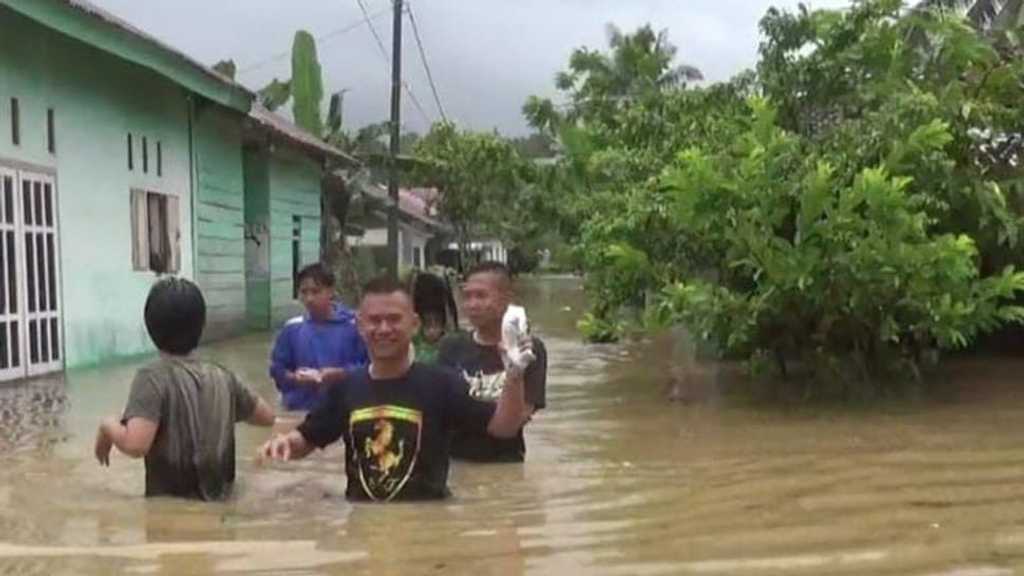 Banjir Terjang Tanggamus: Puluhan Rumah Terendam 1 Meter, Tanggul Sungai Bocor