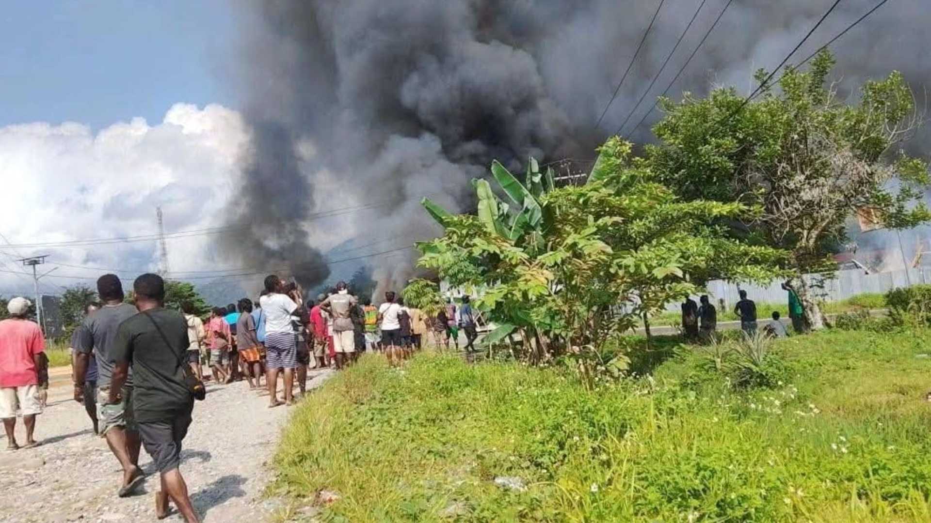 6 Prajurit TNI Hadapi Panah Beracun Selamatkan Warga di Kerusuhan Elelim