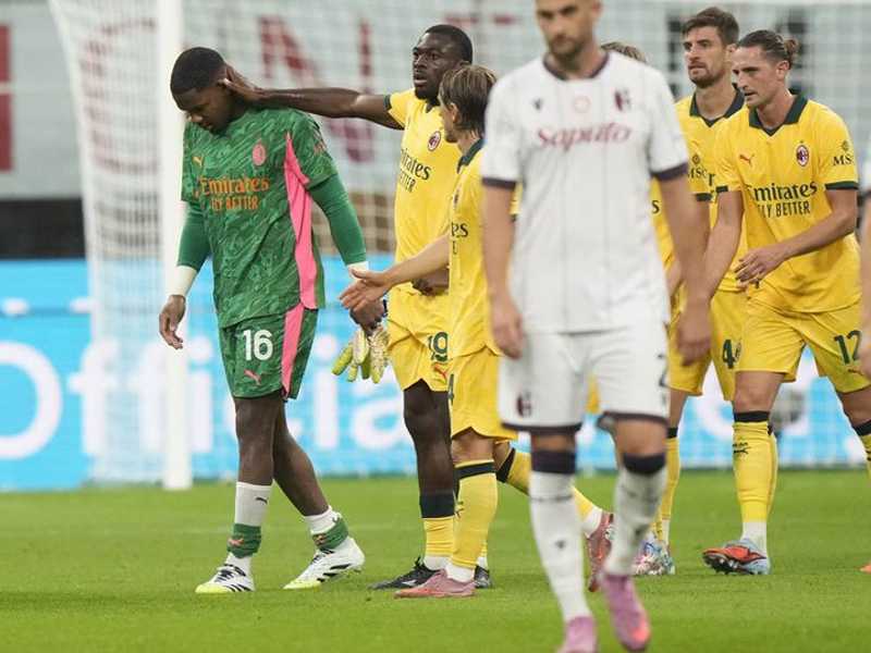 Kiper utama AC Milan Mike Maignan cedera saat lawan Bologna, tak bisa selesaikan laga