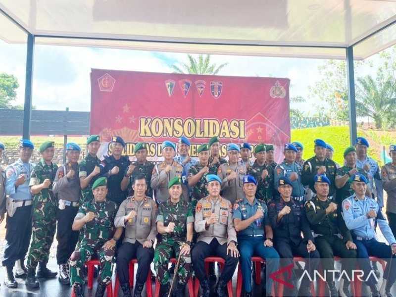 Soliditas TNI-Polri Kalsel jaga kondusifitas, demonstrasi ribuan orang tetap damai