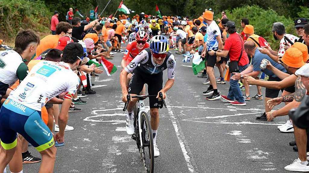 Pembalap Tom Pidcock khawatir pembalap jadi target protes pro-Palestina di Vuelta