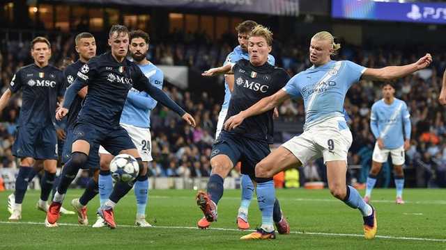 Guardiola Puji Pertahanan Napoli Usai Man City Menang Sulit