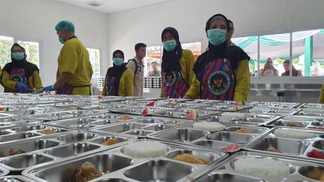 Netizen: Anggaran Makan Bergizi Gratis Rp24 T Bisa Biayai 212 Ribu Sarjana ITB