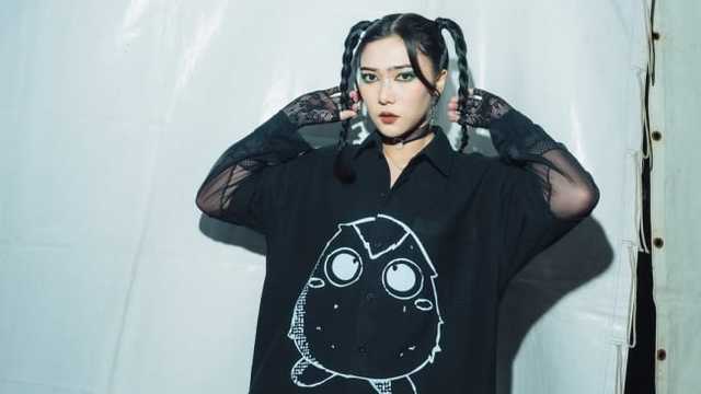 Isyana Sarasvati curi perhatian dengan aransemen rock-metal di konser 'Miliaran Cinta'