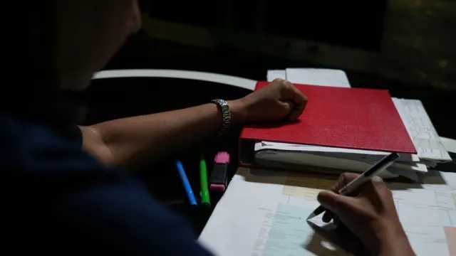 Wanita India Kehilangan Rp10 Miliar Akibat 'Penangkapan Digital', Desak Bank Bertanggung Jawab