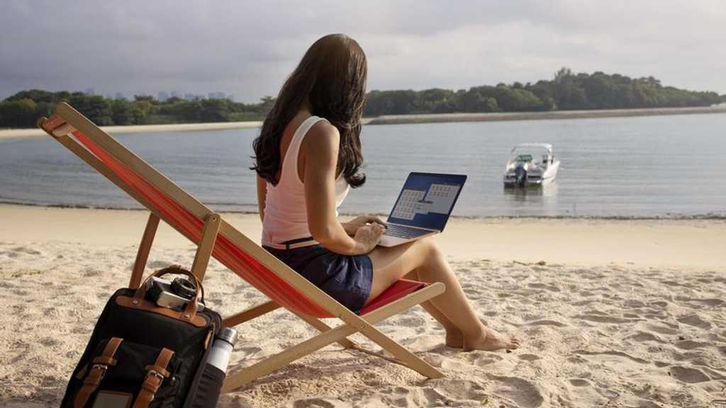 Jelang Liburan, OJK: Waspada Penipuan Tiket Murah, Kerugian Capai Rp7,5 T