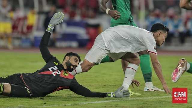 Jelang Lawan Indonesia, Arab Saudi Latih Kiper dengan Bola American Football
