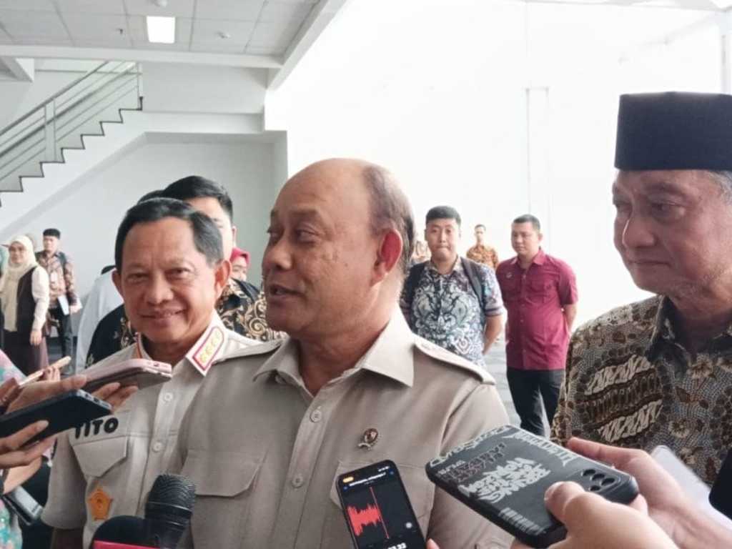 BGN Ungkap Penyebab Keracunan Siswa MBG: Dapur Baru Belum Siap