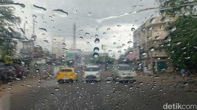BRIN Ungkap Mikroplastik Berbahaya di Air Hujan Jakarta, Wajib Filter!