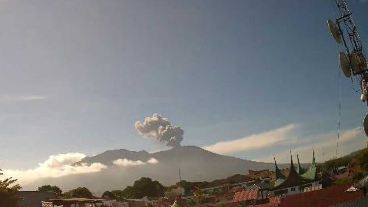 Gunung Marapi Erupsi Pagi Ini, Kolom Letusan Capai 1.000 Meter!