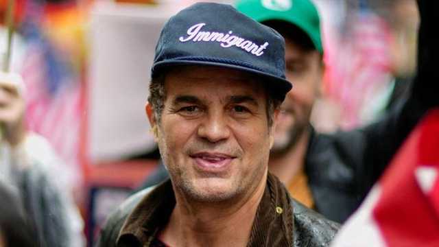 Mark Ruffalo dukung Jimmy Kimmel, saham Disney anjlok