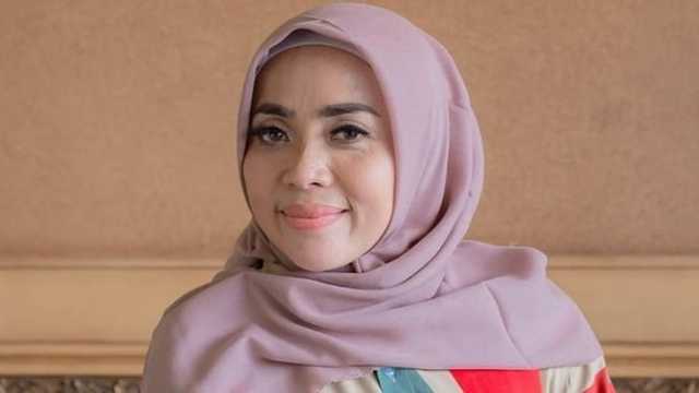 Muzdalifah Ungkap Beda Usia 35 Tahun dengan Suami Pertama