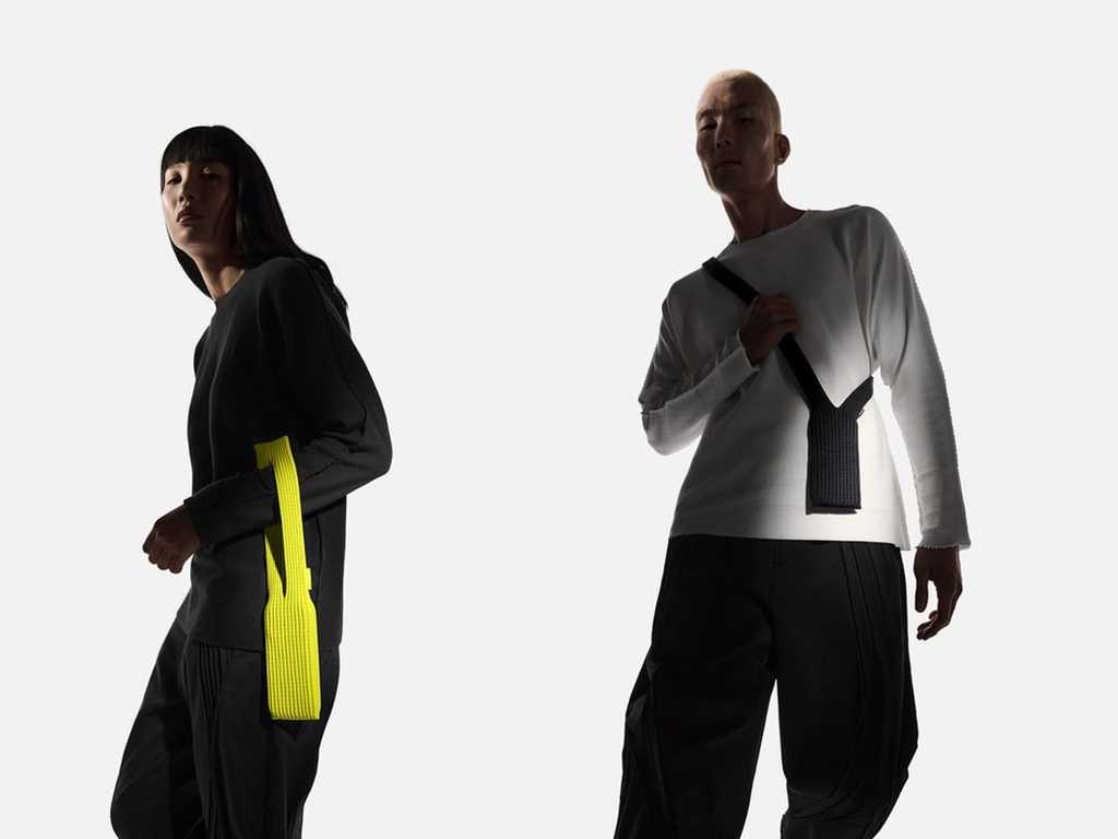 Apple Rilis iPhone Pocket, Aksesori Unik Kolaborasi Miyake Design