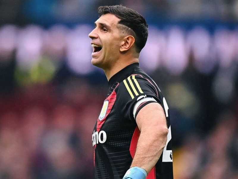 Bocor! Emiliano Martinez Sepakat Gabung Manchester United, Onana Terancam?