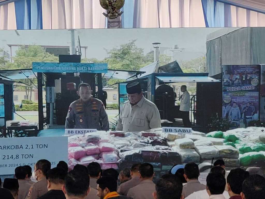 Prabowo Saksikan Pemusnahan 214 Ton Narkoba, Hasil Operasi Setahun Polri