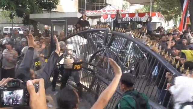 KPID DKI Larang TV Liput Demo DPR, Publik Murka Dituding Bungkam Media